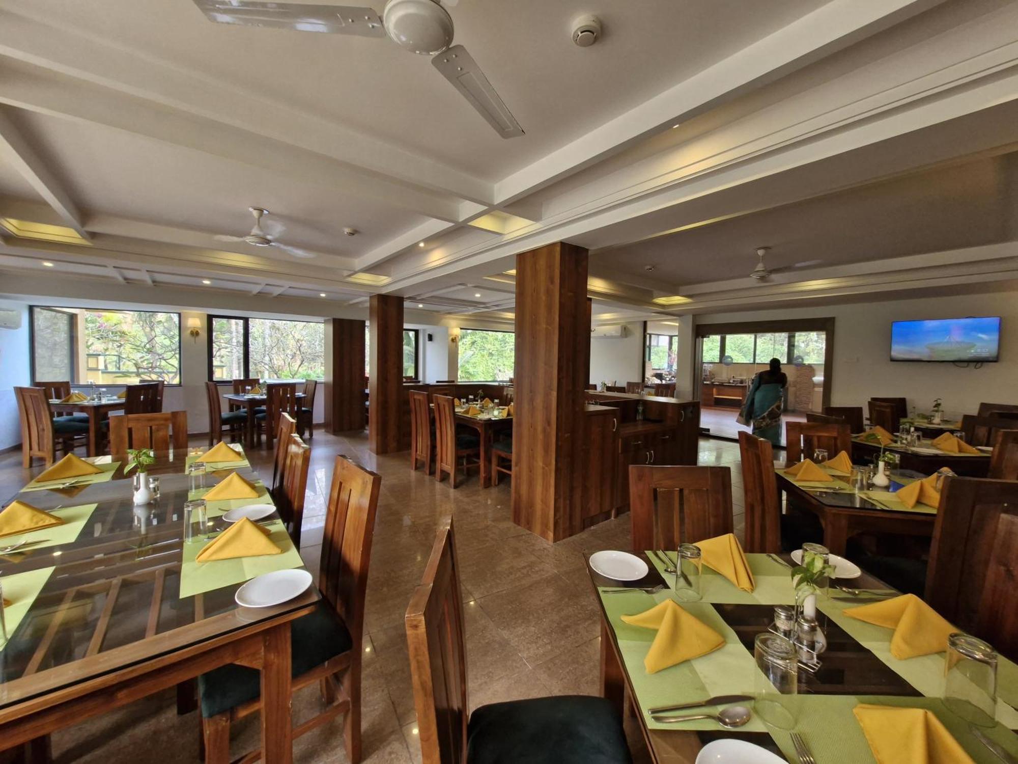Golden Landmark Green Valley Beach Resort Dona Paula Eksteriør bilde